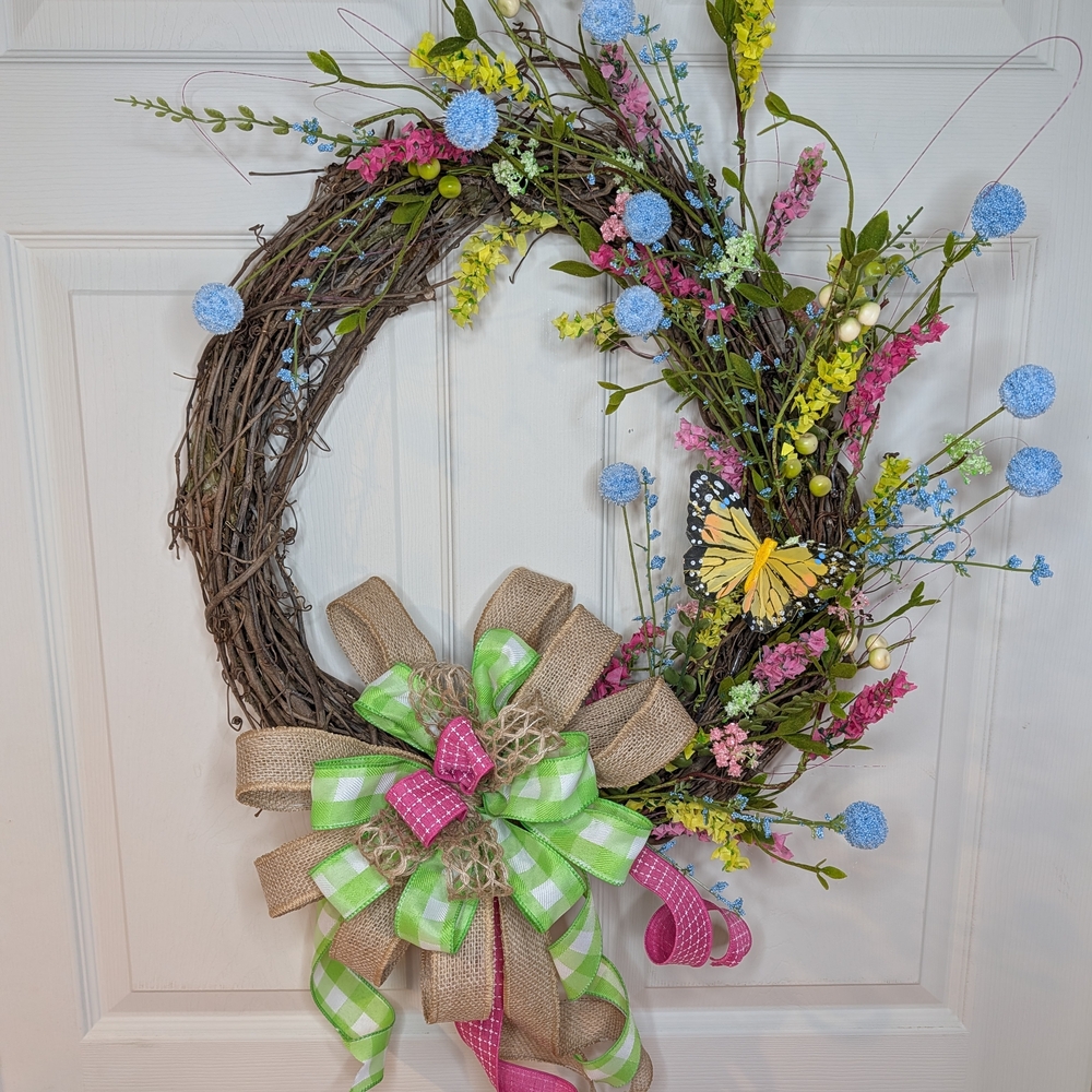 SOLD‼️Spring Floral Wreath with Burlap and Green Accents